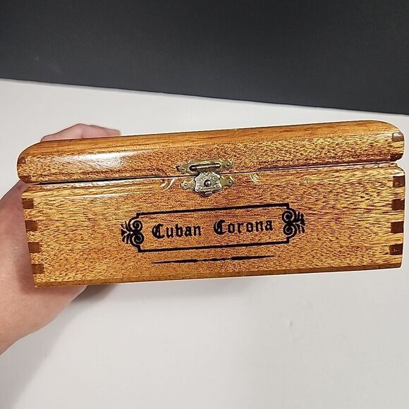 Arturo Fuente Corona Hand Made In Dominican Republic Box - Picture 4 of 16